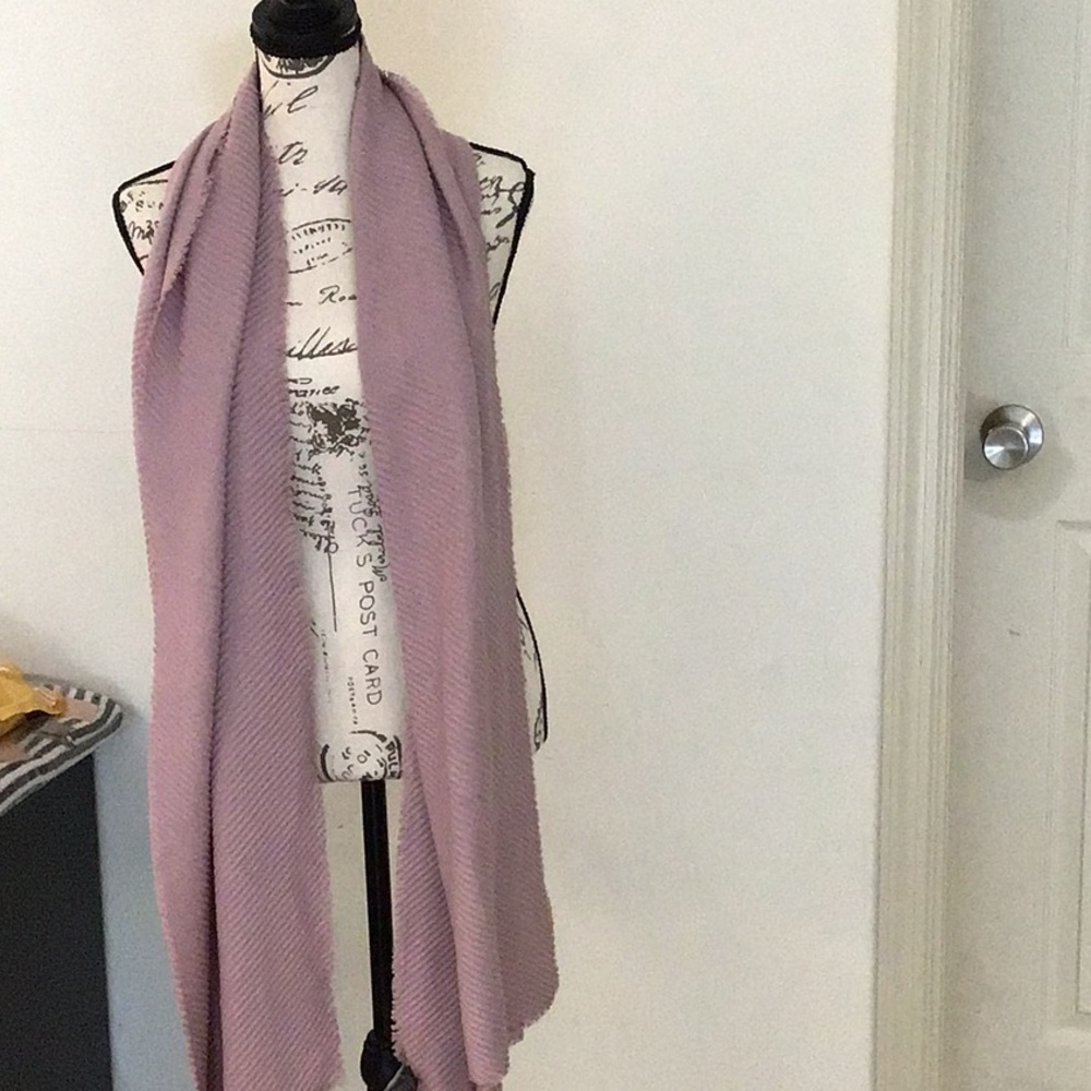 Women’s Vince Camuto scarf dusty rose colored beautiful NWOT